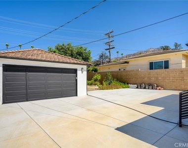 1365 Winchester Avenue - Photo Thumbnail 23