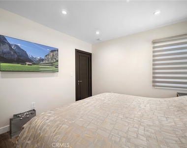 1365 Winchester Avenue - Photo Thumbnail 18