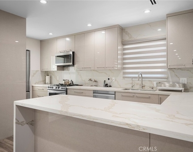 1365 Winchester Avenue - Photo Thumbnail 11
