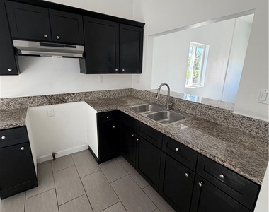 4354 Compton - Photo Thumbnail 9