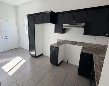 4354 Compton - Photo Thumbnail 8