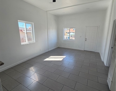 4354 Compton - Photo Thumbnail 29