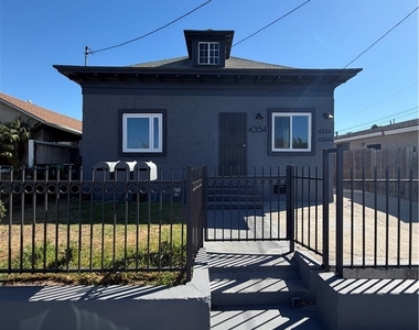 4354 Compton - Photo Thumbnail 2