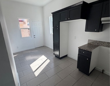 4354 Compton - Photo Thumbnail 11