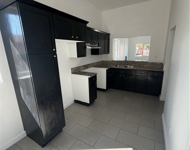 4354 Compton - Photo Thumbnail 12