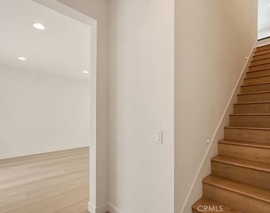 5750 Acacia Lane - Photo Thumbnail 9