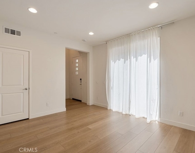 5750 Acacia Lane - Photo Thumbnail 11