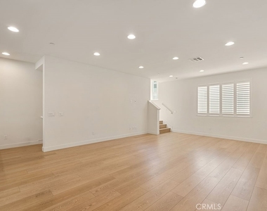 5750 Acacia Lane - Photo Thumbnail 19