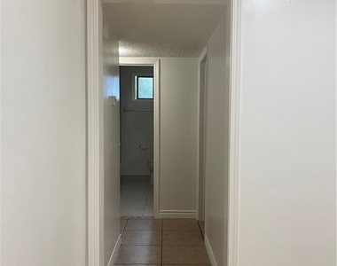 1146 E Lexington - Photo Thumbnail 7