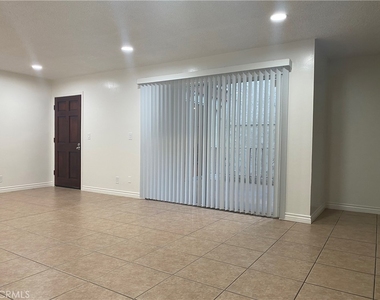 1146 E Lexington - Photo Thumbnail 16