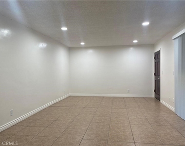 1146 E Lexington - Photo Thumbnail 21