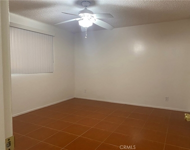 1146 E Lexington - Photo Thumbnail 17