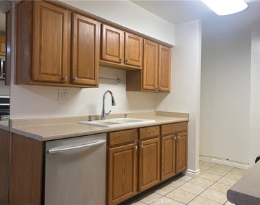 1146 E Lexington - Photo Thumbnail 13