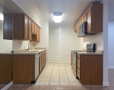 1146 E Lexington - Photo Thumbnail 4