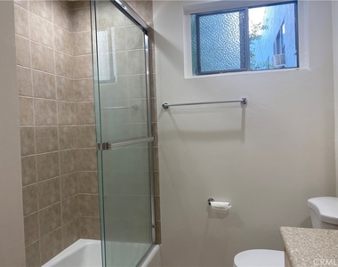 1146 E Lexington - Photo Thumbnail 9