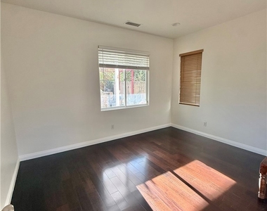 16 Foxtail Court - Photo Thumbnail 7
