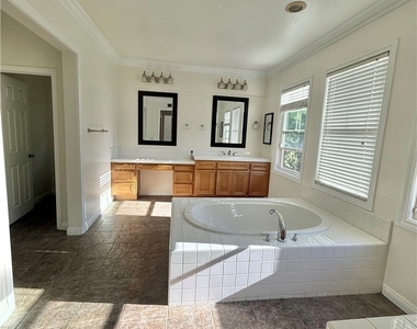16 Foxtail Court - Photo Thumbnail 28