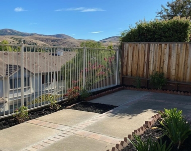 171 Shadowhill Cir - Photo Thumbnail 32