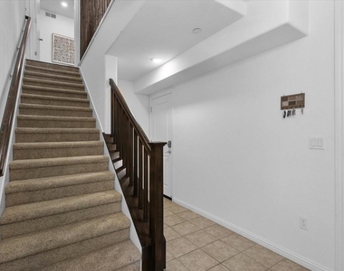 2071 Mahuron Cir - Photo Thumbnail 3