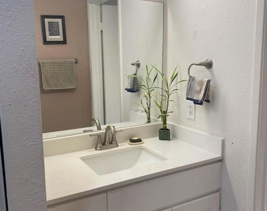 155 Pearl St - Photo Thumbnail 8