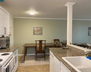 155 Pearl St - Photo Thumbnail 4