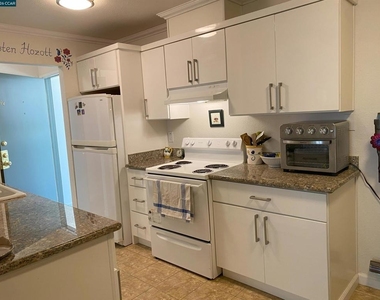 155 Pearl St - Photo Thumbnail 3