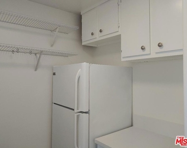 5419 Harold Way - Photo Thumbnail 2
