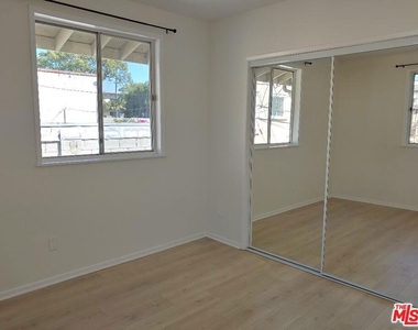 5419 Harold Way - Photo Thumbnail 5