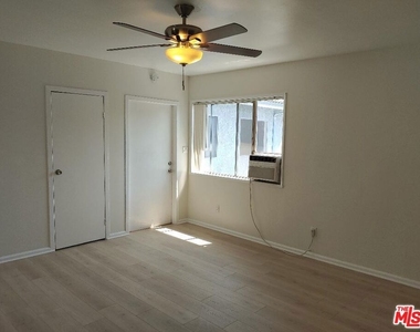 5419 Harold Way - Photo Thumbnail 10