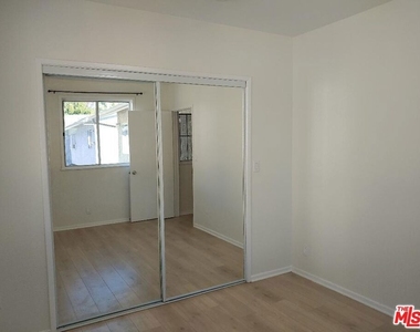 5419 Harold Way - Photo Thumbnail 6