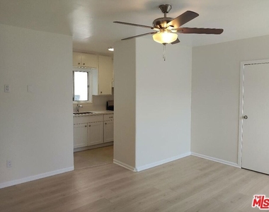 5419 Harold Way - Photo Thumbnail 3