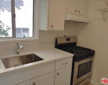 5419 Harold Way - Photo Thumbnail 1