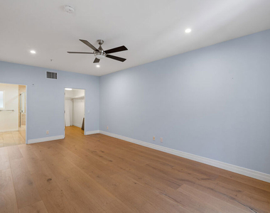 851 N San Vicente Boulevard - Photo Thumbnail 13