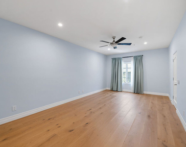 851 N San Vicente Boulevard - Photo Thumbnail 14