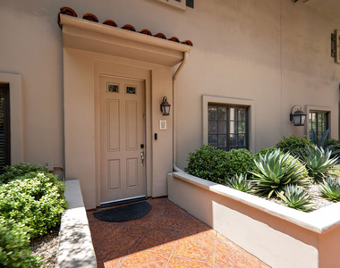 851 N San Vicente Boulevard - Photo Thumbnail 3