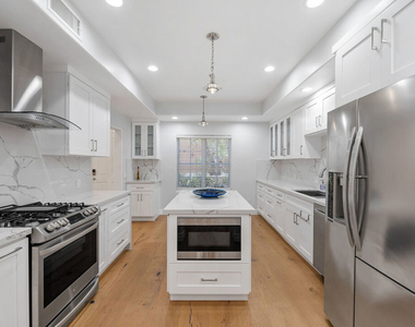 851 N San Vicente Boulevard - Photo Thumbnail 8