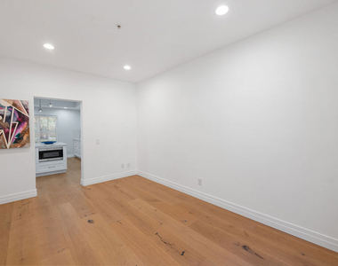 851 N San Vicente Boulevard - Photo Thumbnail 9