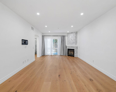 851 N San Vicente Boulevard - Photo Thumbnail 5
