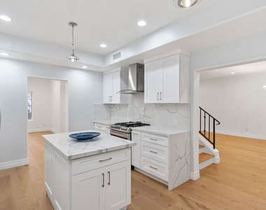 851 N San Vicente Boulevard - Photo Thumbnail 1