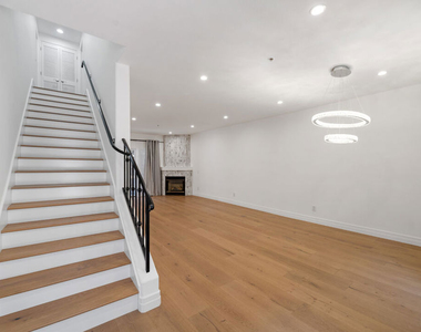 851 N San Vicente Boulevard - Photo Thumbnail 12