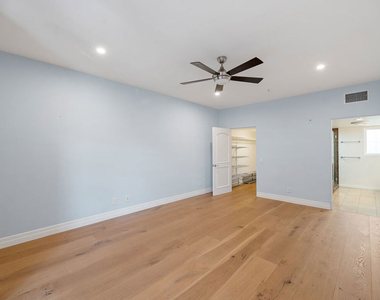 851 N San Vicente Boulevard - Photo Thumbnail 18