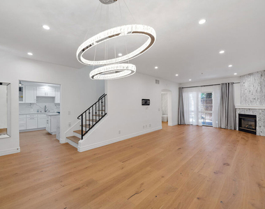 851 N San Vicente Boulevard - Photo Thumbnail 6
