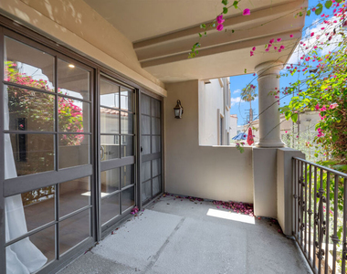 851 N San Vicente Boulevard - Photo Thumbnail 23