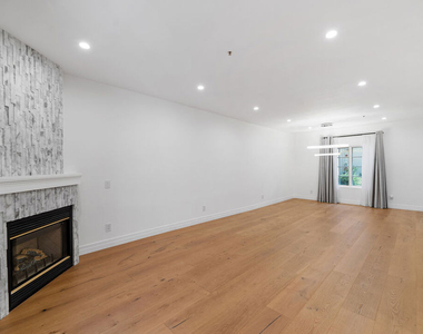 851 N San Vicente Boulevard - Photo Thumbnail 4