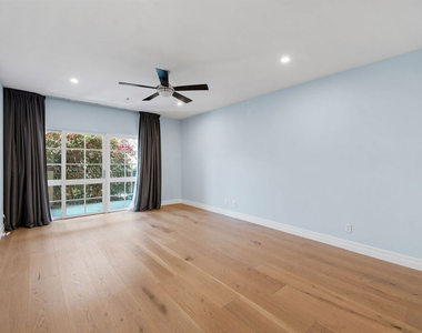 851 N San Vicente Boulevard - Photo Thumbnail 19