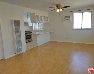 5419 Harold Way - Photo Thumbnail 3