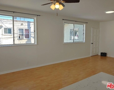 5419 Harold Way - Photo Thumbnail 5