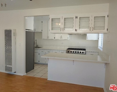 5419 Harold Way - Photo Thumbnail 1