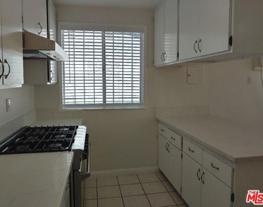 5419 Harold Way - Photo Thumbnail 6