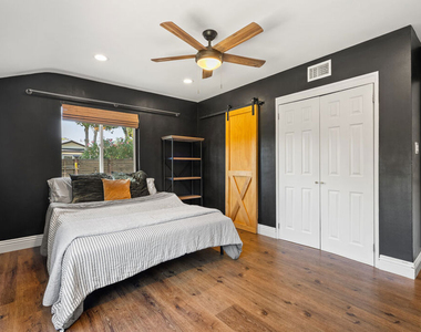 25202 Atwood Boulevard - Photo Thumbnail 11
